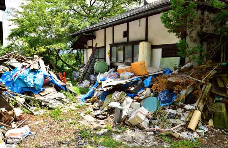 ゴミ屋敷を清掃 | 不用品回収なら株式会社TSUNAGU